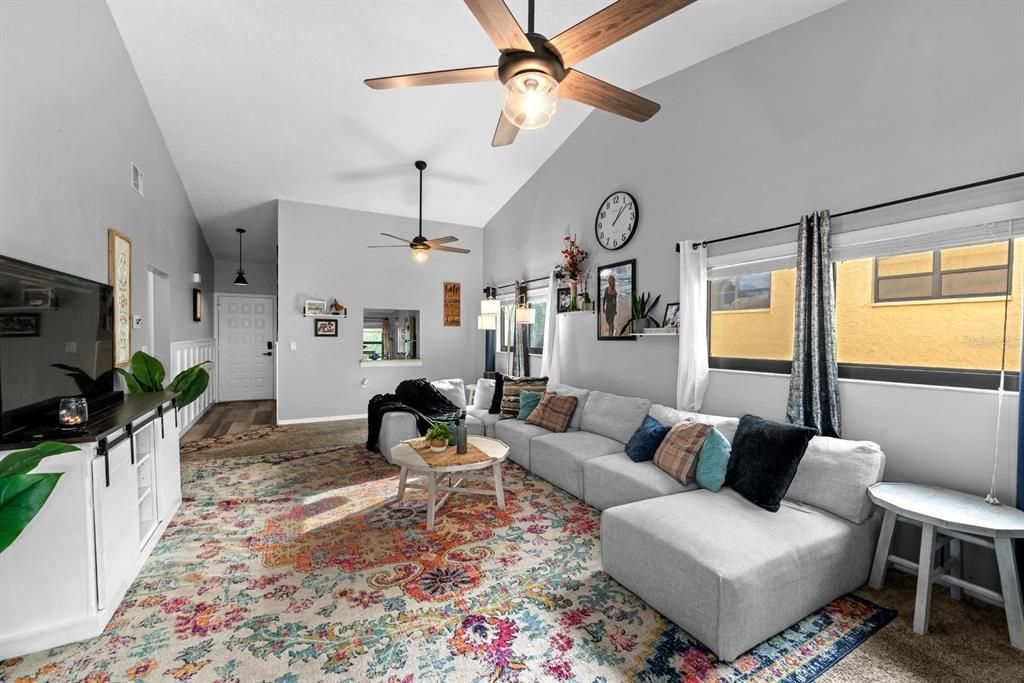 Под контрактом: $100,000 (2 спален, 2 ванн, 1245 Квадратных фут)