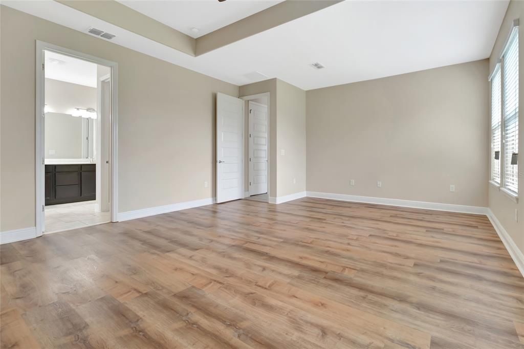 Под контрактом: $575,000 (4 спален, 3 ванн, 2295 Квадратных фут)