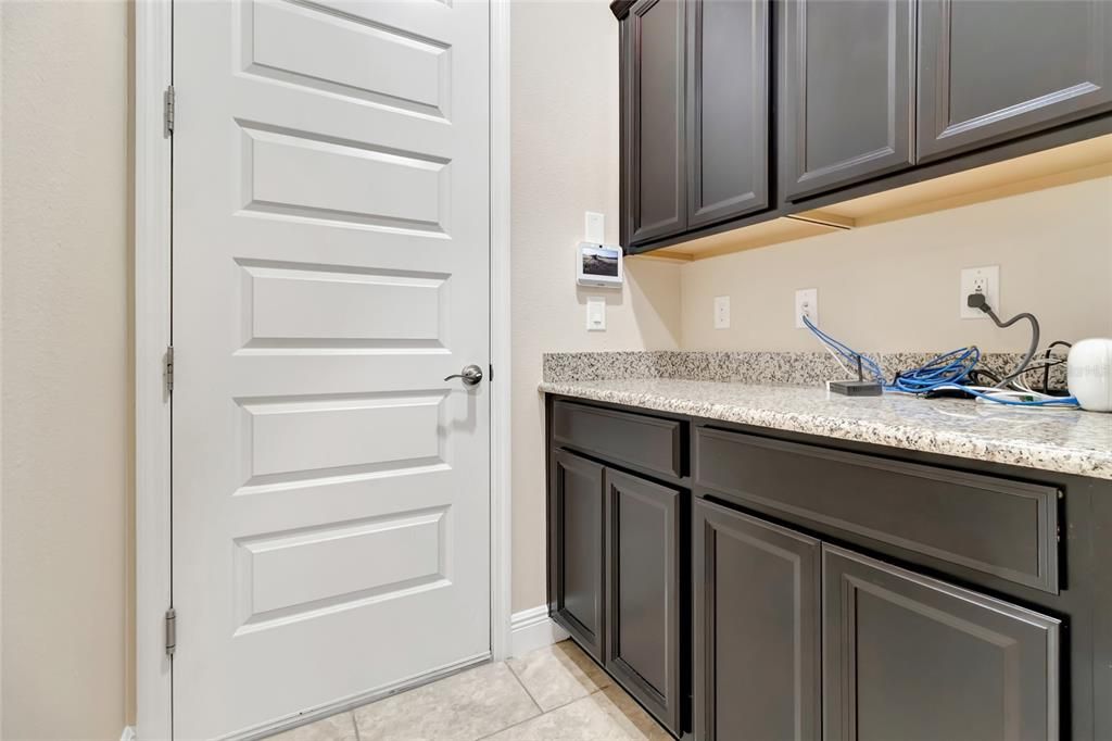 Под контрактом: $575,000 (4 спален, 3 ванн, 2295 Квадратных фут)