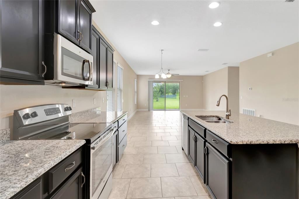 Под контрактом: $575,000 (4 спален, 3 ванн, 2295 Квадратных фут)