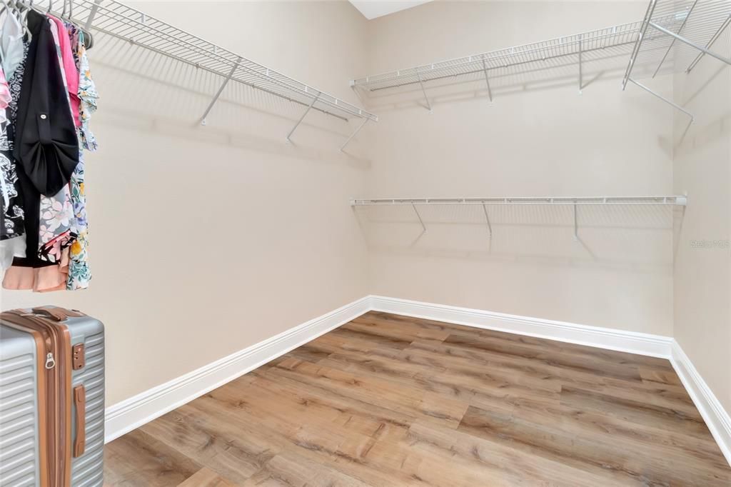 Под контрактом: $575,000 (4 спален, 3 ванн, 2295 Квадратных фут)