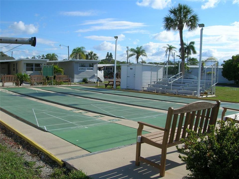 合同活跃: $250,000 (1 贝兹, 1 浴室, 360 平方英尺)