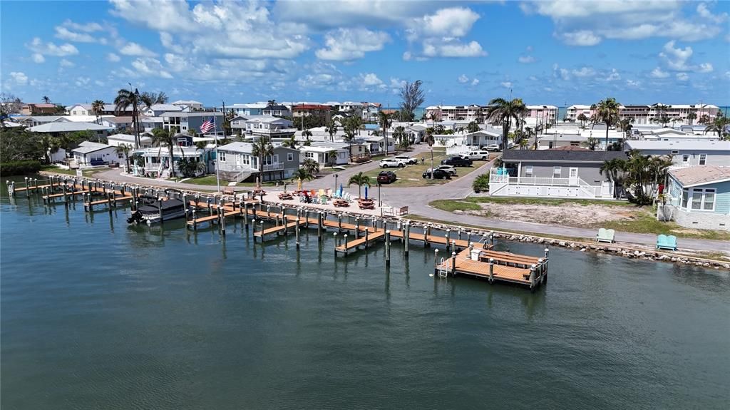 合同活跃: $250,000 (1 贝兹, 1 浴室, 360 平方英尺)