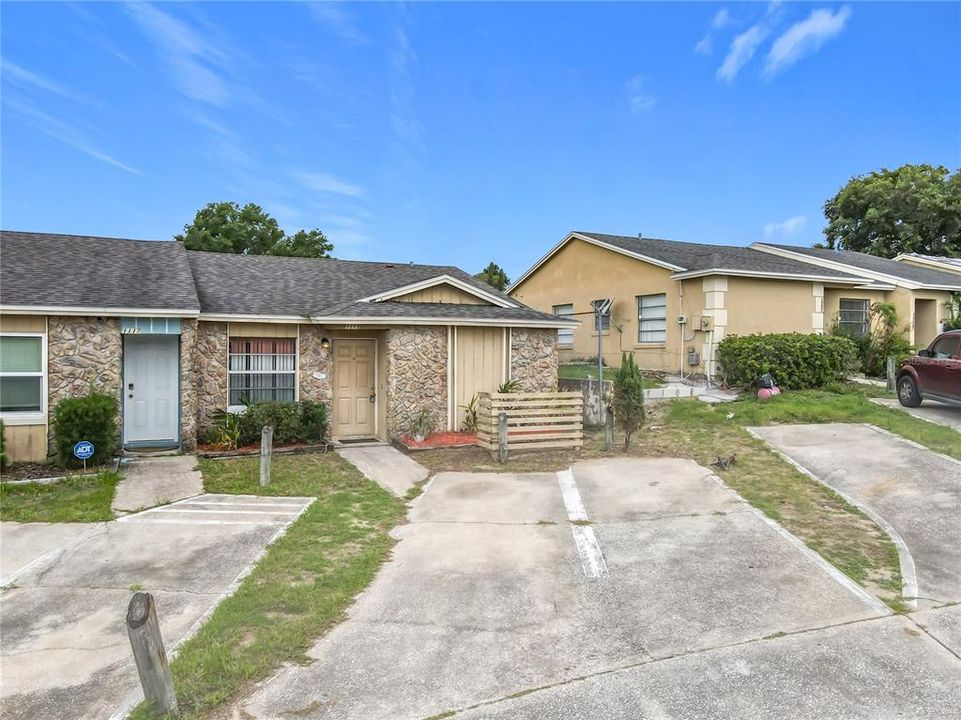 Activo con contrato: $232,999 (3 camas, 2 baños, 1106 Pies cuadrados)