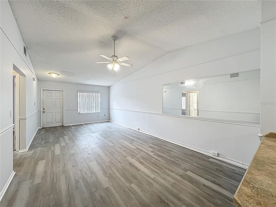 Activo con contrato: $232,999 (3 camas, 2 baños, 1106 Pies cuadrados)