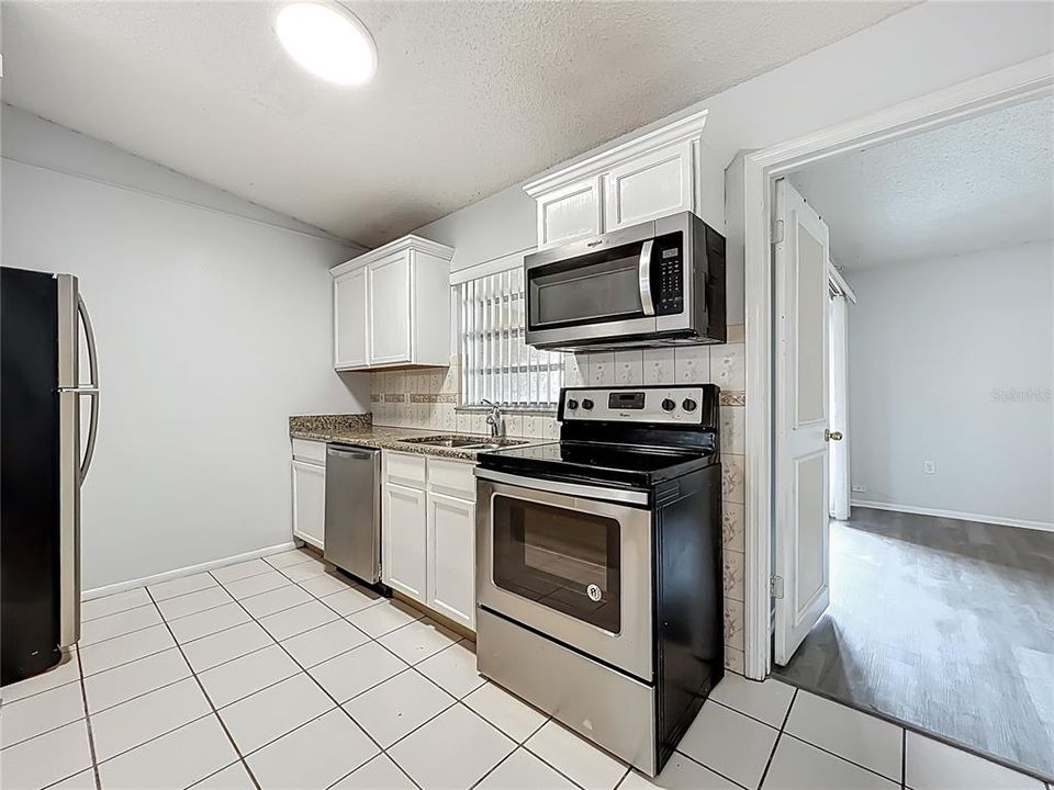 Activo con contrato: $232,999 (3 camas, 2 baños, 1106 Pies cuadrados)