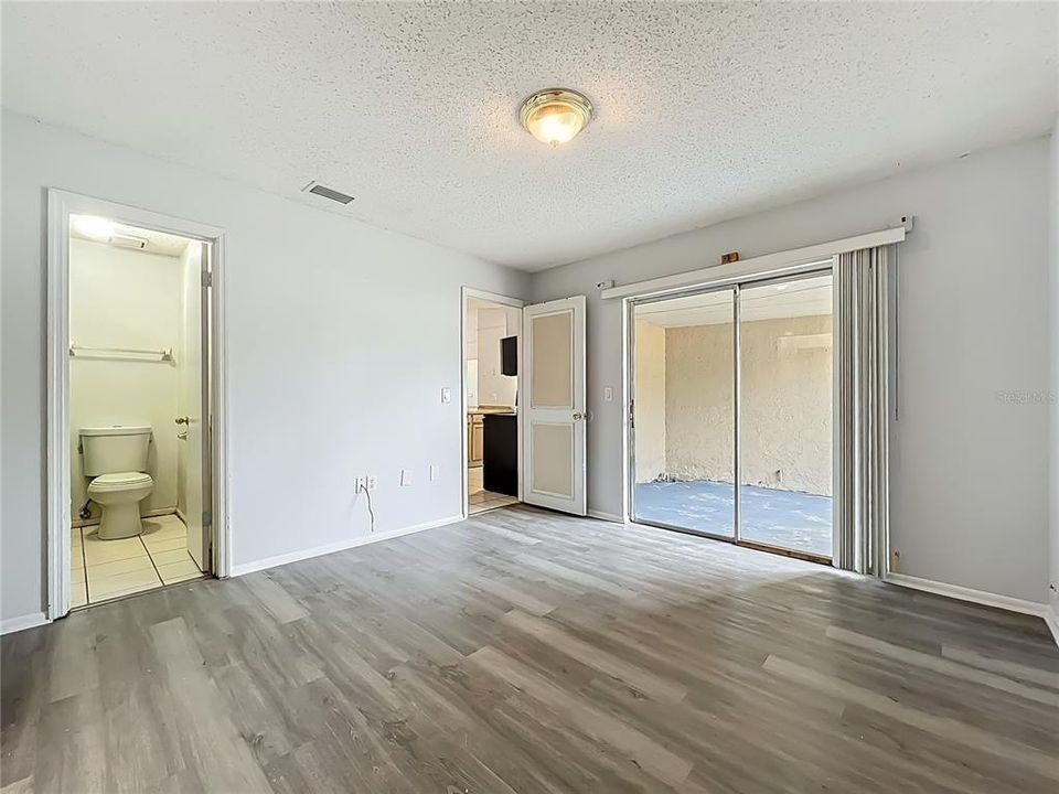 Activo con contrato: $232,999 (3 camas, 2 baños, 1106 Pies cuadrados)