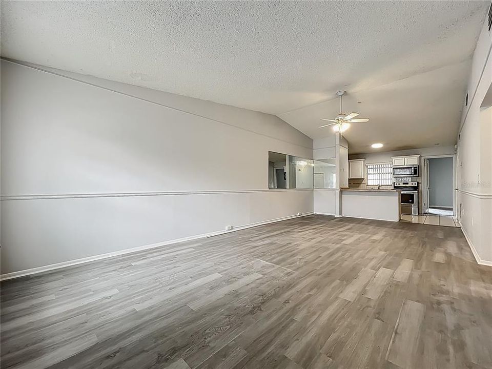 Activo con contrato: $232,999 (3 camas, 2 baños, 1106 Pies cuadrados)