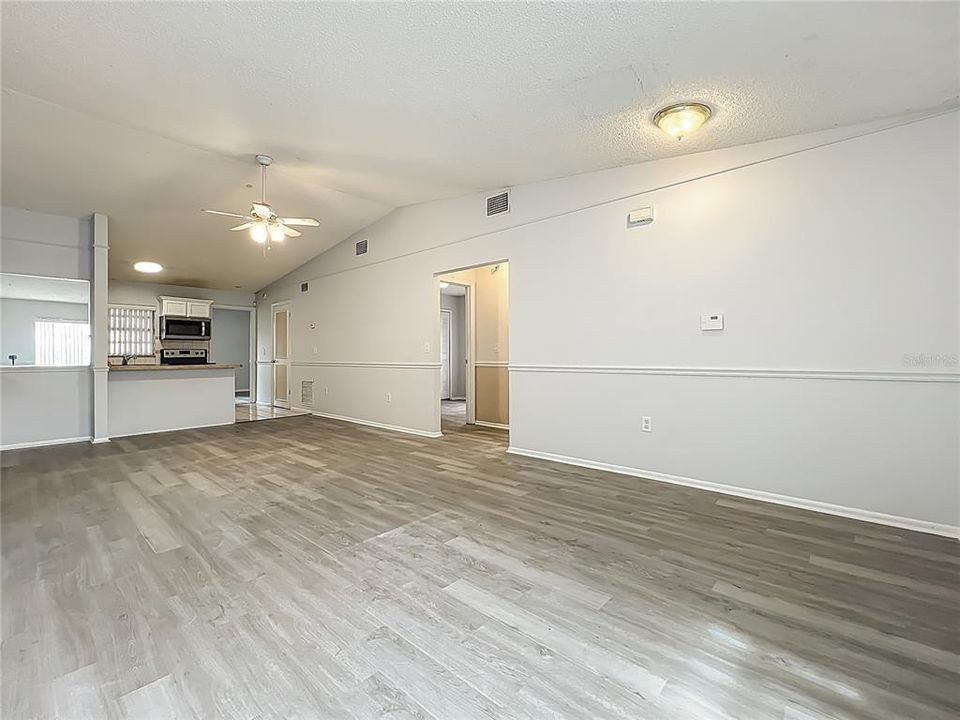 Activo con contrato: $232,999 (3 camas, 2 baños, 1106 Pies cuadrados)