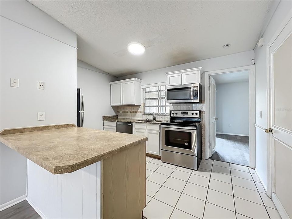 Activo con contrato: $232,999 (3 camas, 2 baños, 1106 Pies cuadrados)