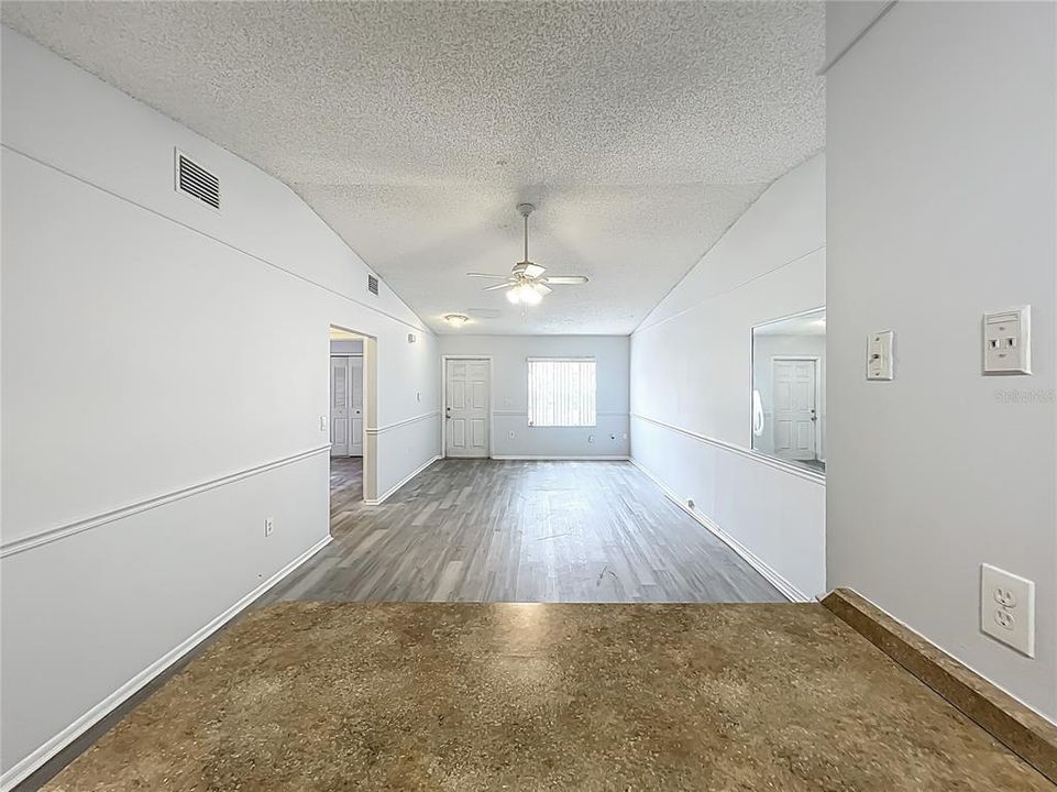 Activo con contrato: $232,999 (3 camas, 2 baños, 1106 Pies cuadrados)