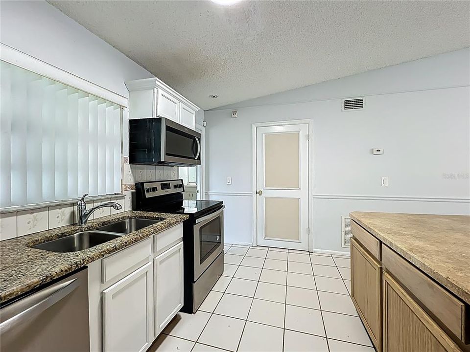 Activo con contrato: $232,999 (3 camas, 2 baños, 1106 Pies cuadrados)