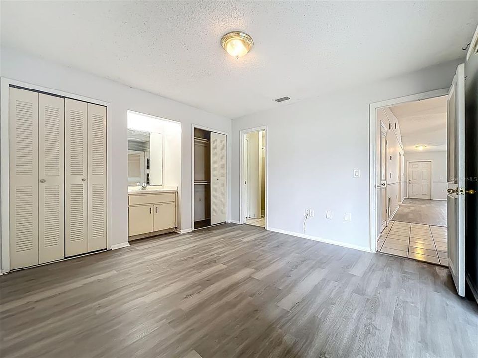 Activo con contrato: $232,999 (3 camas, 2 baños, 1106 Pies cuadrados)