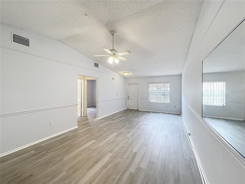 Activo con contrato: $232,999 (3 camas, 2 baños, 1106 Pies cuadrados)