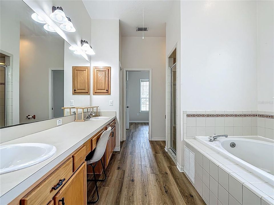 待售: $825,000 (7 贝兹, 4 浴室, 2073 平方英尺)