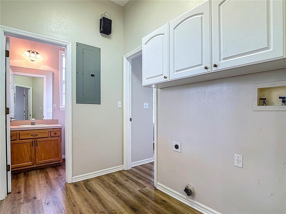 待售: $825,000 (7 贝兹, 4 浴室, 2073 平方英尺)