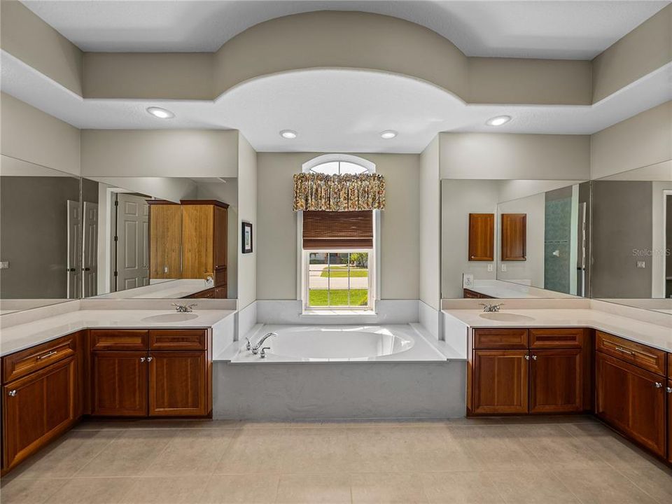 На продажу: $1,850,000 (4 спален, 4 ванн, 3913 Квадратных фут)