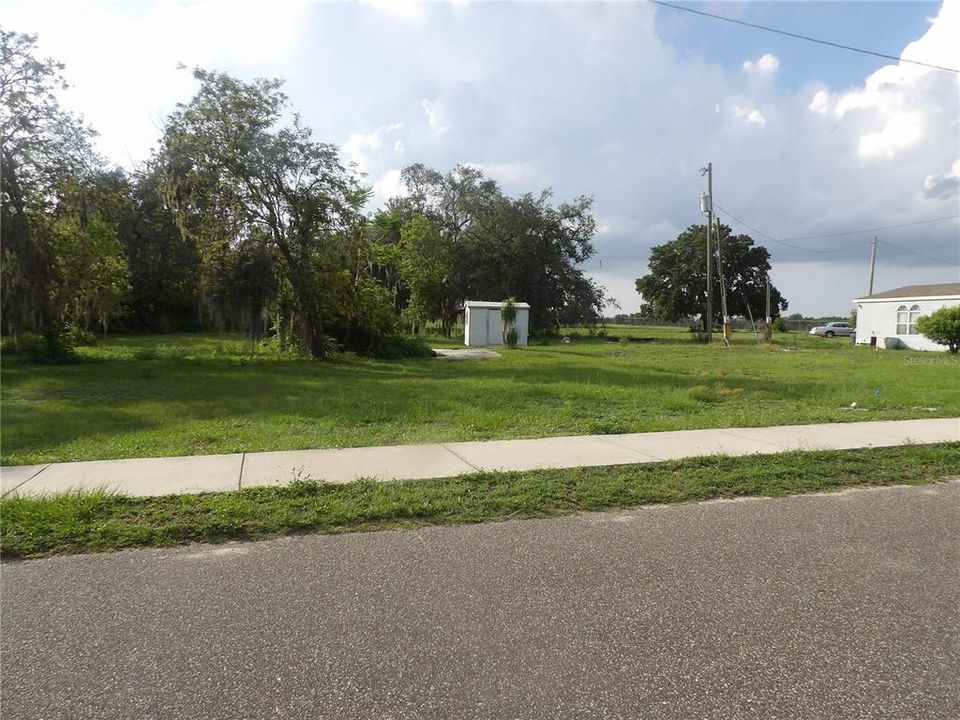 На продажу: $39,900 (0.14 acres)