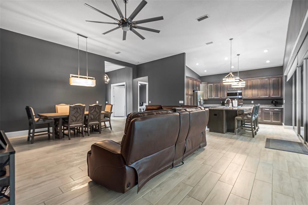 待售: $979,000 (3 贝兹, 3 浴室, 2034 平方英尺)