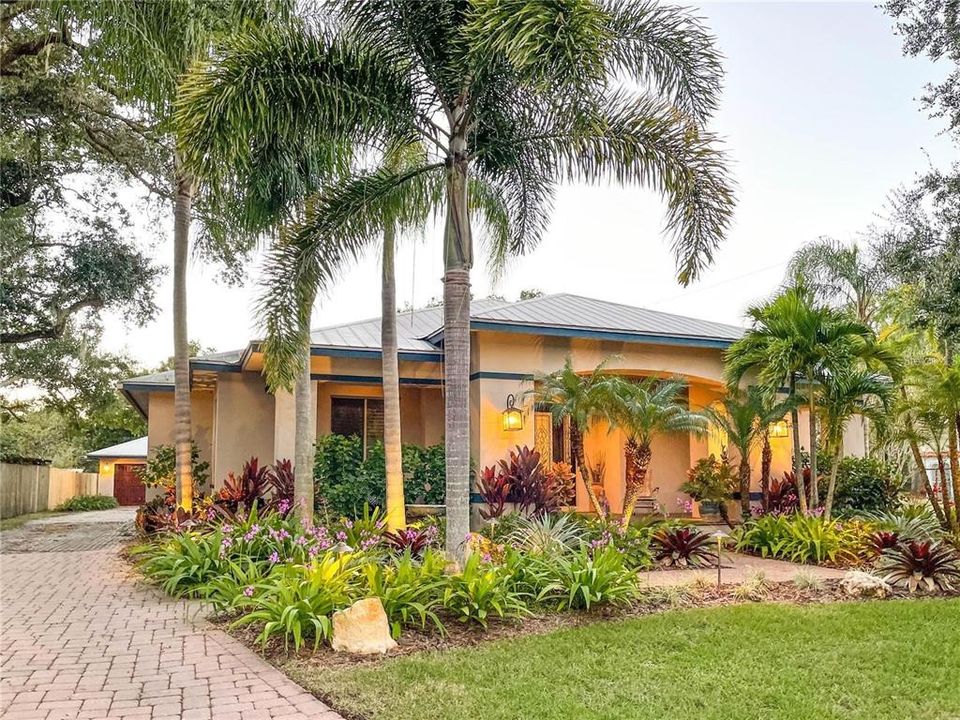 Recently Sold: $799,999 (3 beds, 3 baths, 2650 Square Feet)