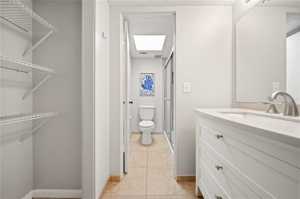 待售: $199,900 (2 贝兹, 2 浴室, 1084 平方英尺)