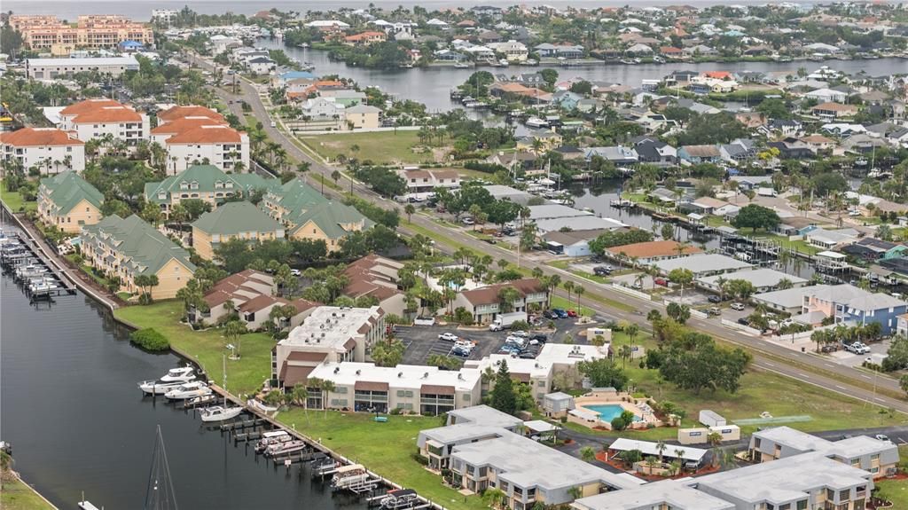 待售: $199,900 (2 贝兹, 2 浴室, 1084 平方英尺)