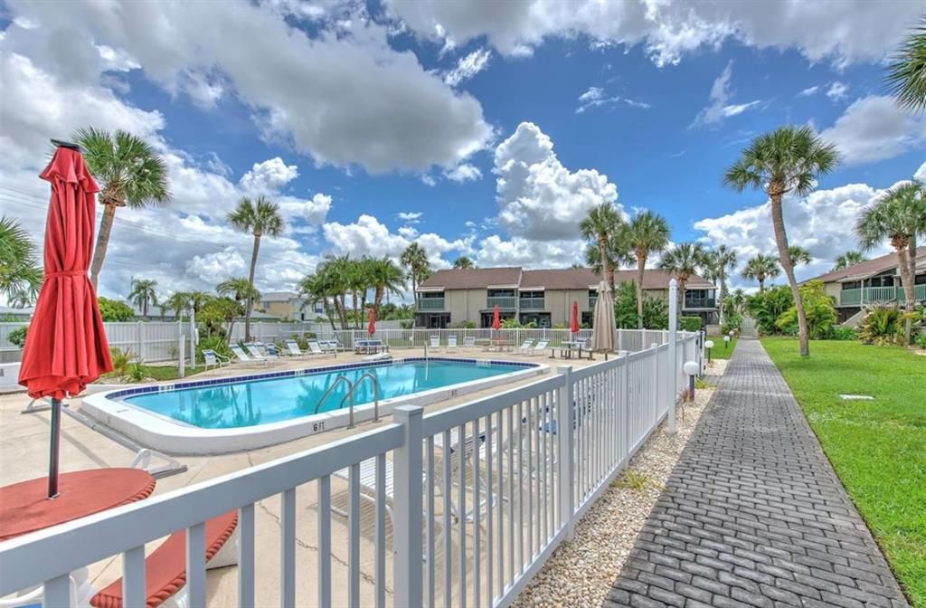 待售: $199,900 (2 贝兹, 2 浴室, 1084 平方英尺)