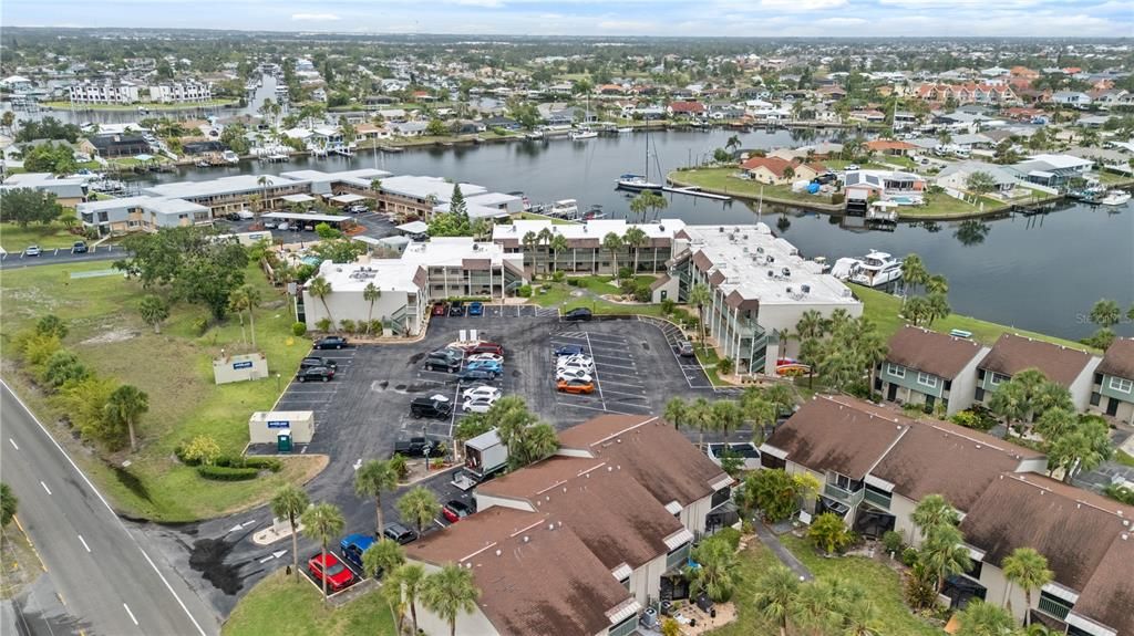 待售: $199,900 (2 贝兹, 2 浴室, 1084 平方英尺)