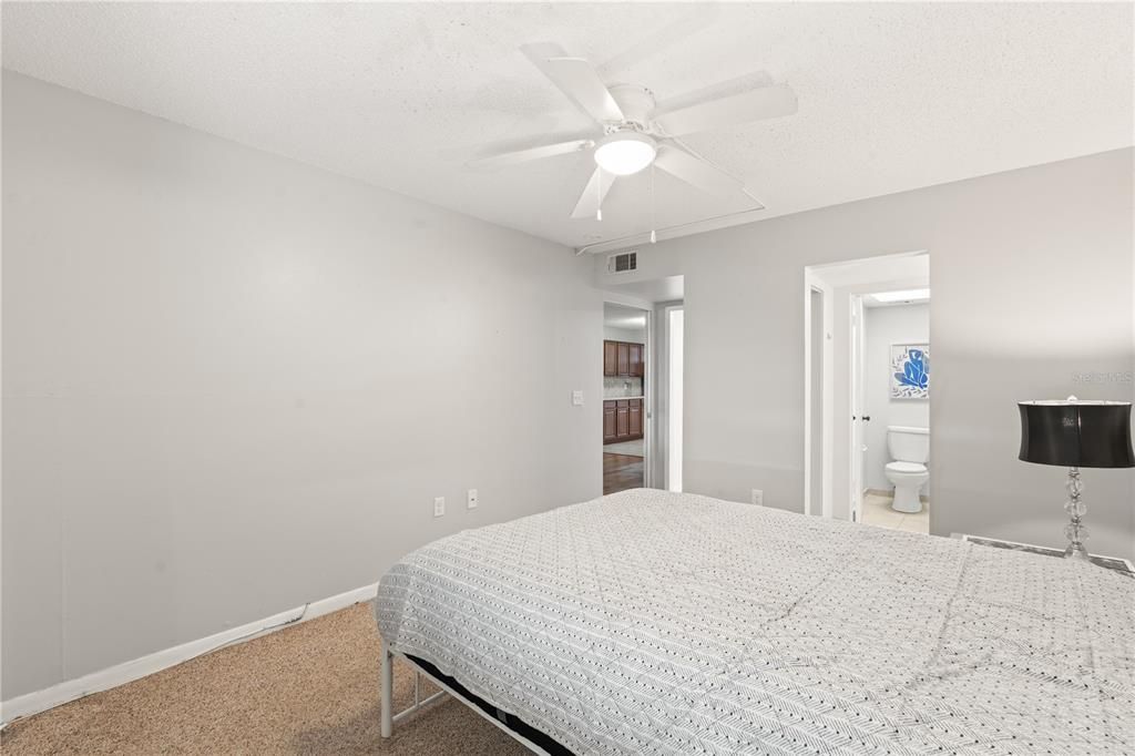 待售: $199,900 (2 贝兹, 2 浴室, 1084 平方英尺)