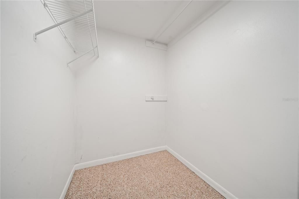 待售: $199,900 (2 贝兹, 2 浴室, 1084 平方英尺)