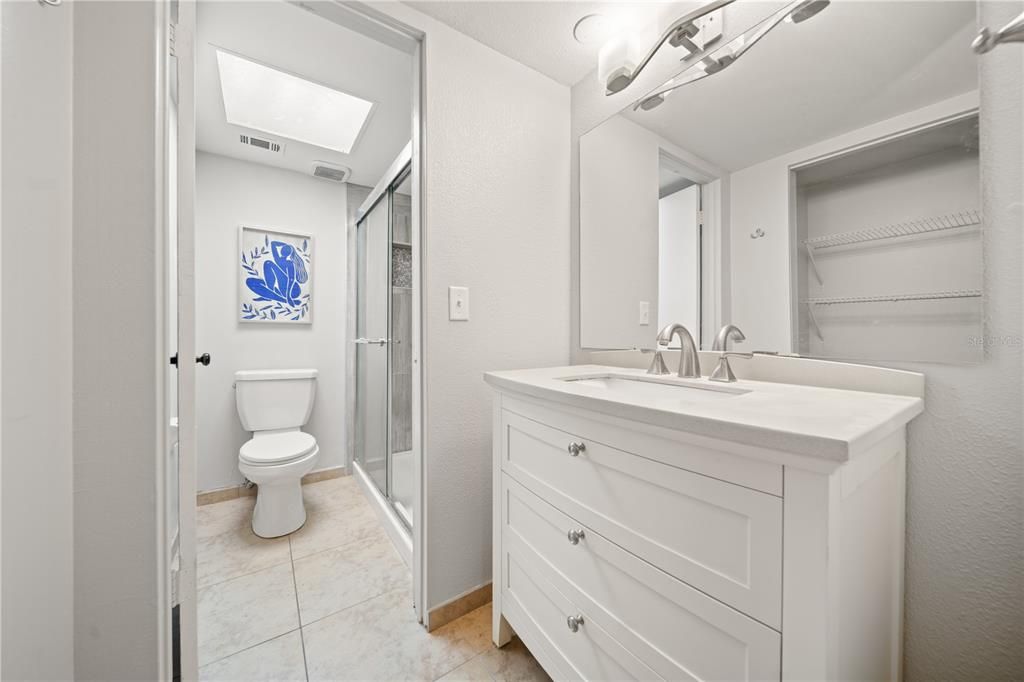 待售: $199,900 (2 贝兹, 2 浴室, 1084 平方英尺)