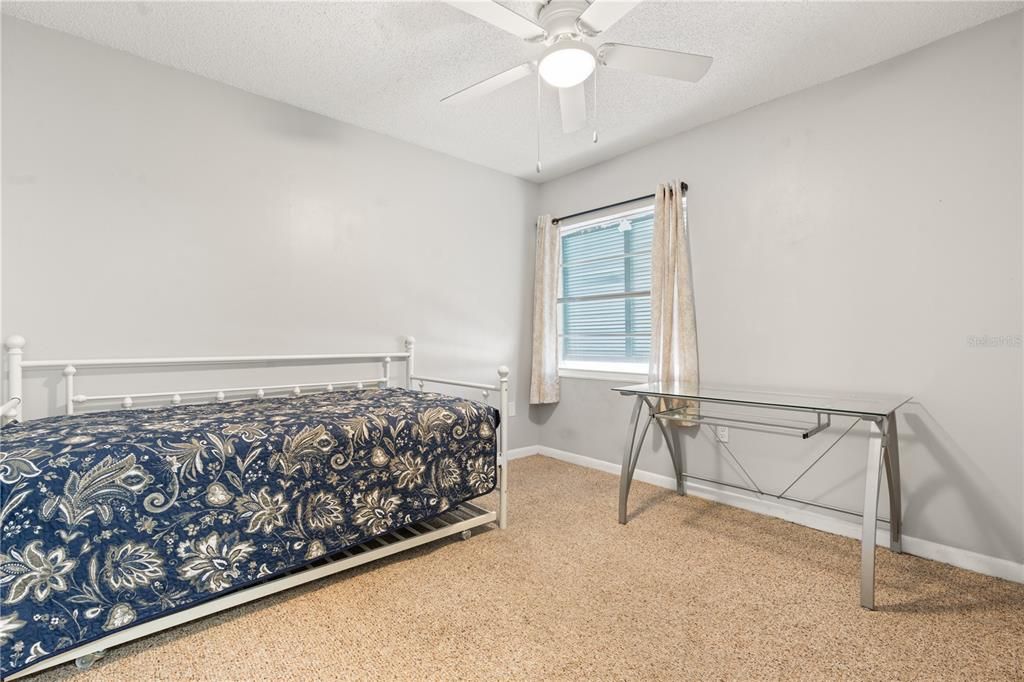 待售: $199,900 (2 贝兹, 2 浴室, 1084 平方英尺)