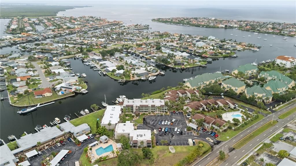 待售: $199,900 (2 贝兹, 2 浴室, 1084 平方英尺)