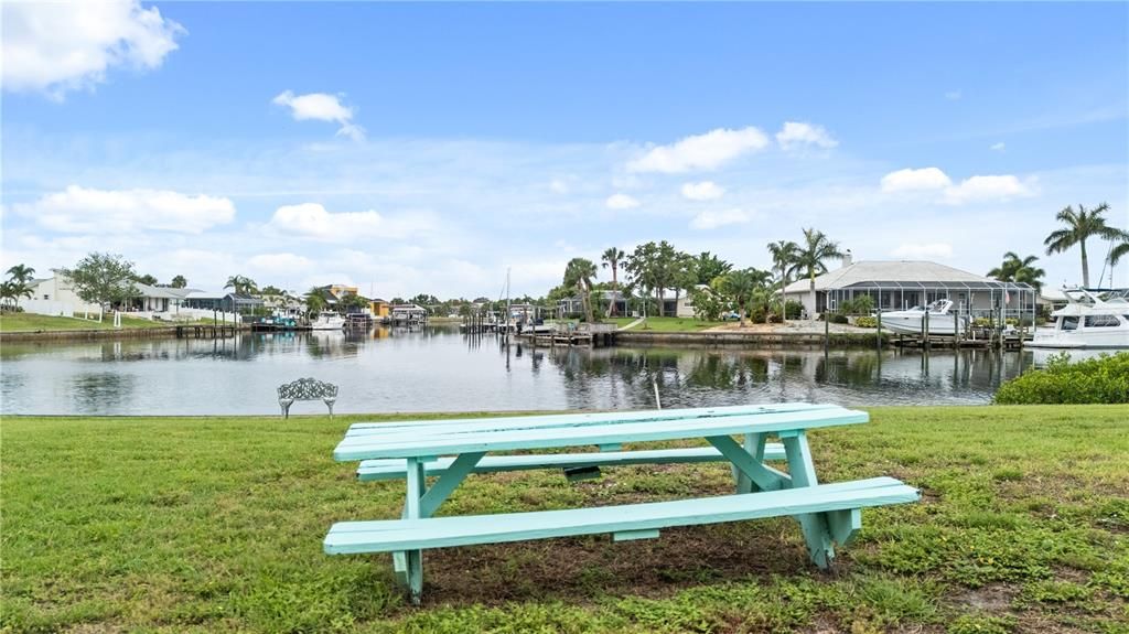 待售: $199,900 (2 贝兹, 2 浴室, 1084 平方英尺)