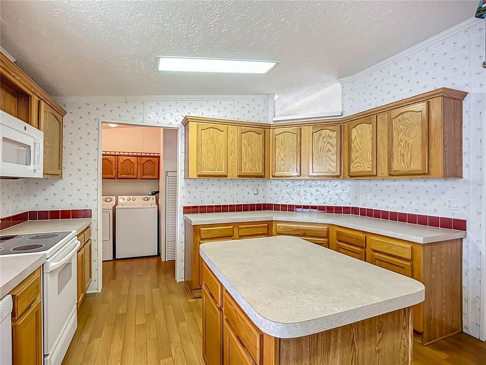 合同活跃: $239,900 (3 贝兹, 2 浴室, 1620 平方英尺)