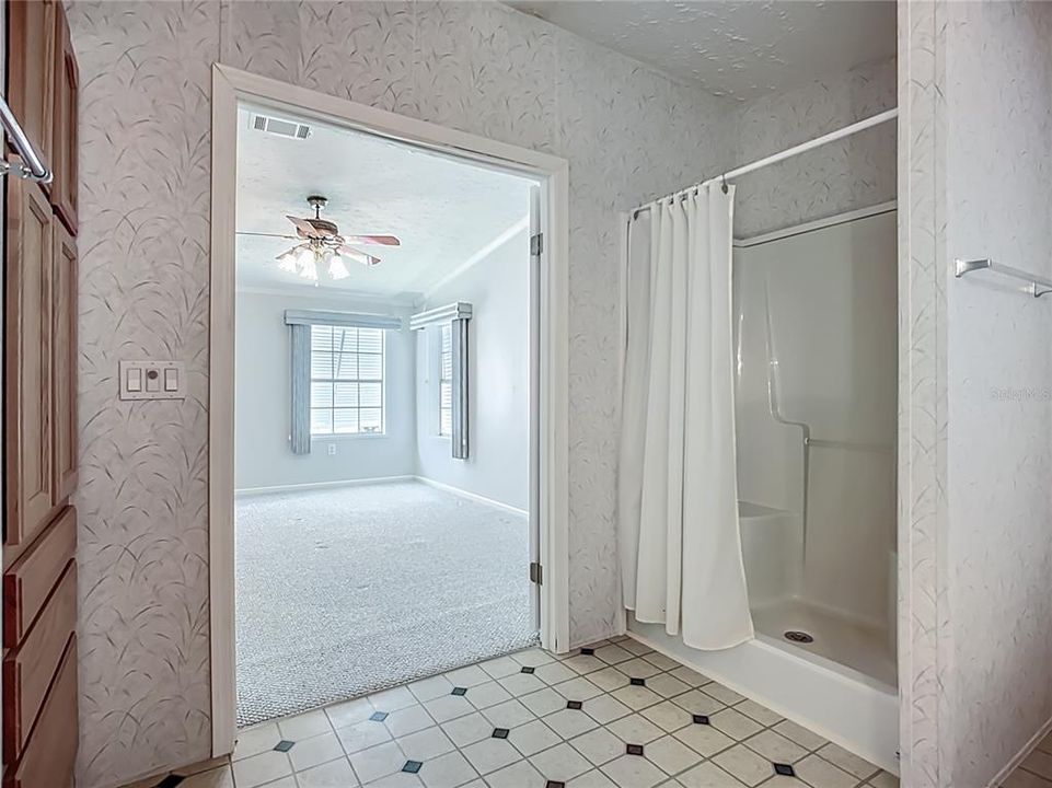 合同活跃: $239,900 (3 贝兹, 2 浴室, 1620 平方英尺)