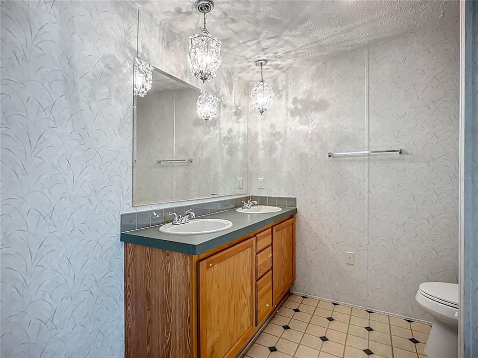 合同活跃: $239,900 (3 贝兹, 2 浴室, 1620 平方英尺)