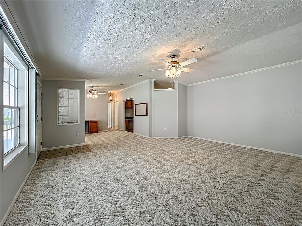 合同活跃: $239,900 (3 贝兹, 2 浴室, 1620 平方英尺)