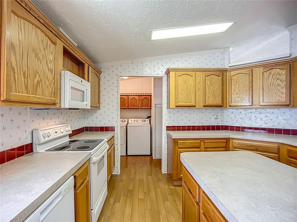 合同活跃: $239,900 (3 贝兹, 2 浴室, 1620 平方英尺)