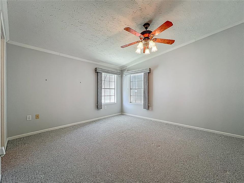 合同活跃: $239,900 (3 贝兹, 2 浴室, 1620 平方英尺)