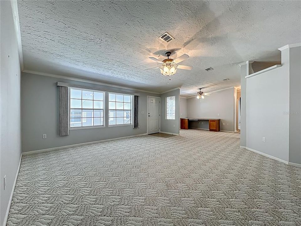 合同活跃: $239,900 (3 贝兹, 2 浴室, 1620 平方英尺)