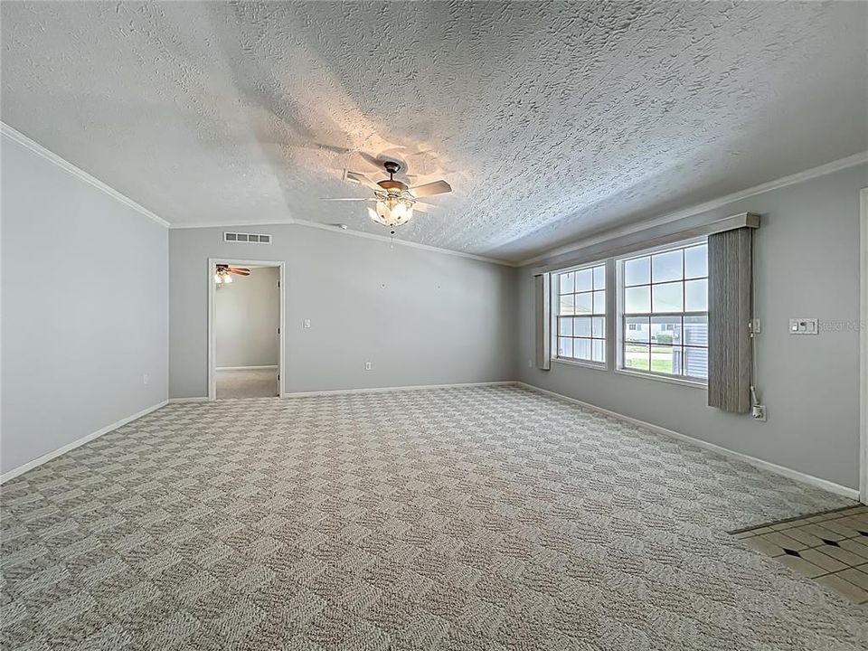 合同活跃: $239,900 (3 贝兹, 2 浴室, 1620 平方英尺)