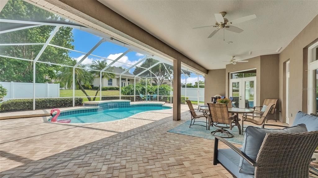 合同活跃: $889,900 (4 贝兹, 3 浴室, 3727 平方英尺)