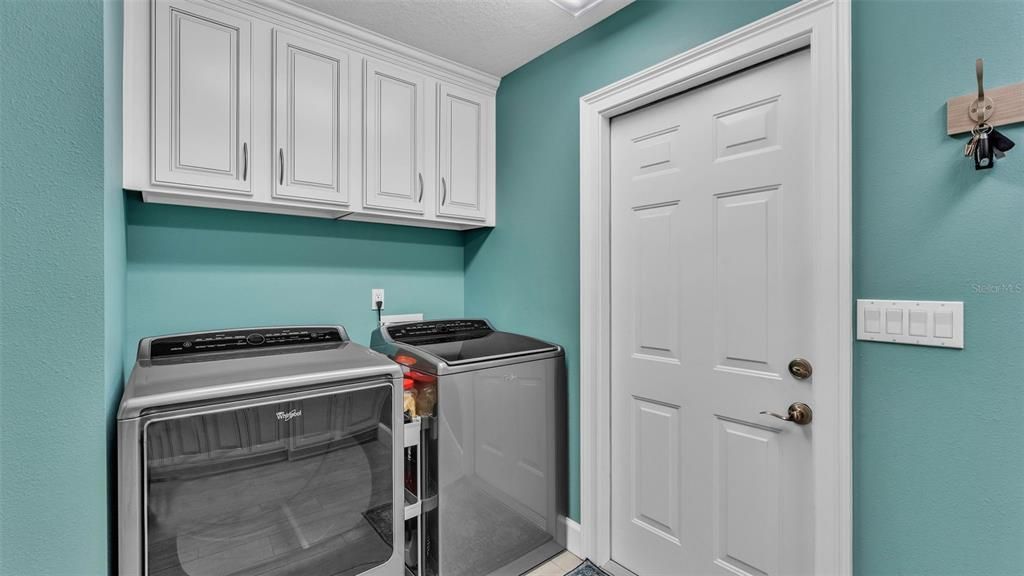 合同活跃: $889,900 (4 贝兹, 3 浴室, 3727 平方英尺)