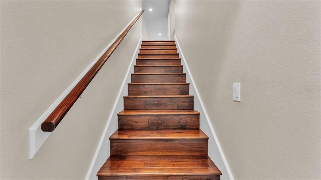 合同活跃: $889,900 (4 贝兹, 3 浴室, 3727 平方英尺)