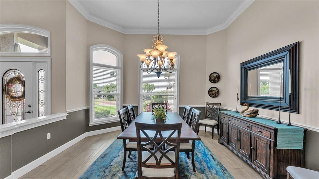 合同活跃: $889,900 (4 贝兹, 3 浴室, 3727 平方英尺)