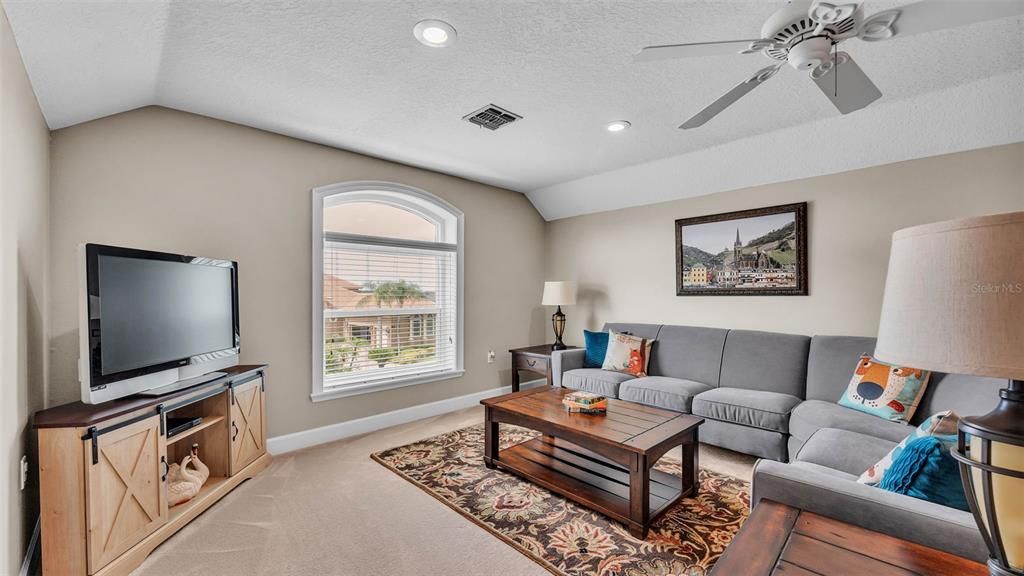 合同活跃: $889,900 (4 贝兹, 3 浴室, 3727 平方英尺)