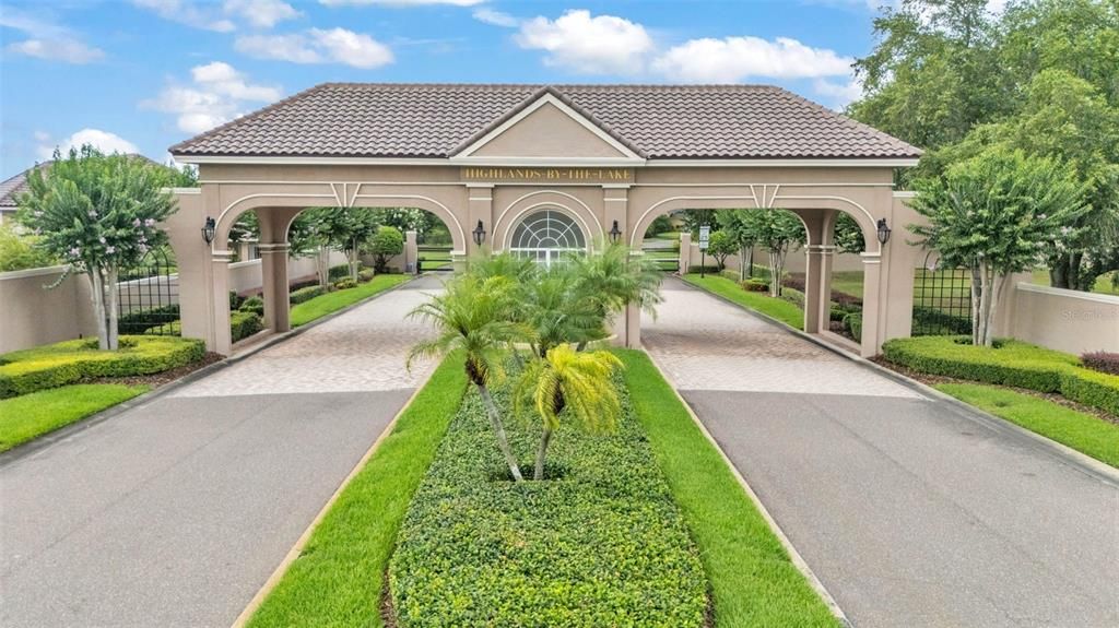 合同活跃: $889,900 (4 贝兹, 3 浴室, 3727 平方英尺)