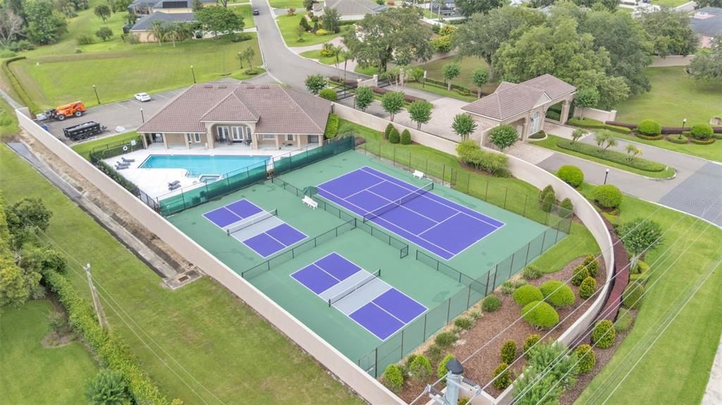 合同活跃: $889,900 (4 贝兹, 3 浴室, 3727 平方英尺)