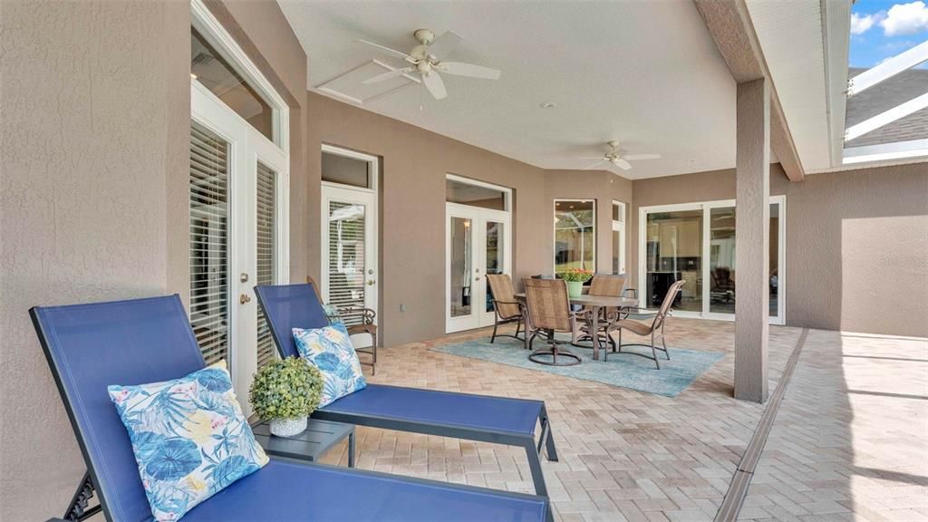 合同活跃: $889,900 (4 贝兹, 3 浴室, 3727 平方英尺)